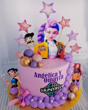 Torta rosada con estrellas